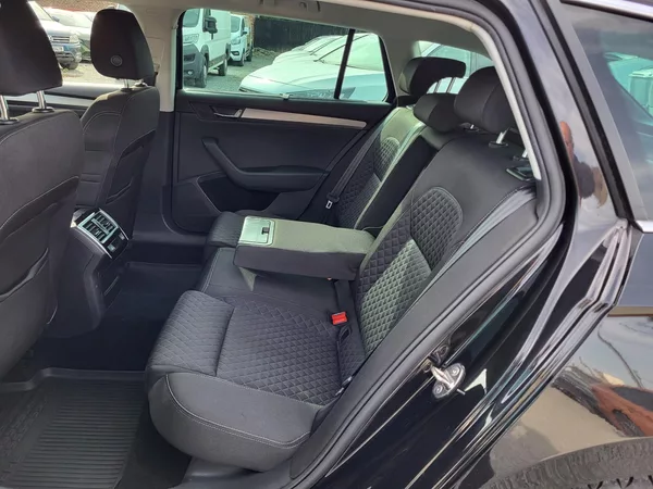 Škoda Superb 2.0 TSI 162kW DSG STYLE+ - foto 8