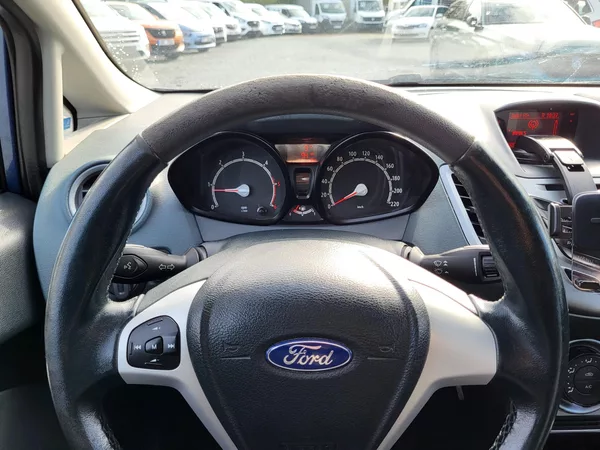 Ford Fiesta 1.6 L Duratorq TDCi 66kW TREND - foto 10