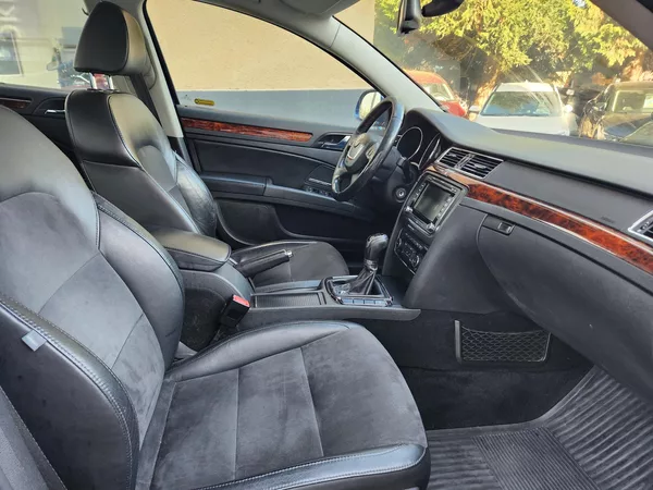 Škoda Superb 2.0-PRAV.SERVIS-TOP VÝBAVA - foto 26