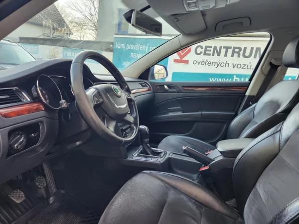Škoda Superb 2.0-PRAV.SERVIS-TOP VÝBAVA - foto 27