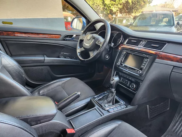 Škoda Superb 2.0-PRAV.SERVIS-TOP VÝBAVA - foto 3