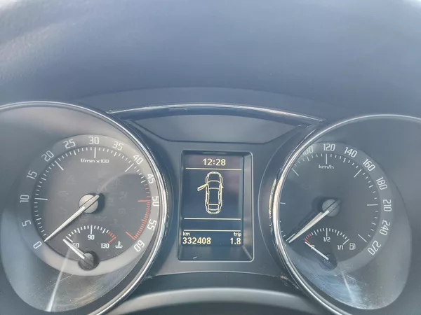 Škoda Superb 2.0-PRAV.SERVIS-TOP VÝBAVA - foto 32