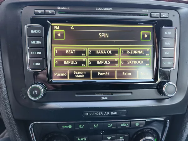 Škoda Superb 2.0-PRAV.SERVIS-TOP VÝBAVA - foto 35