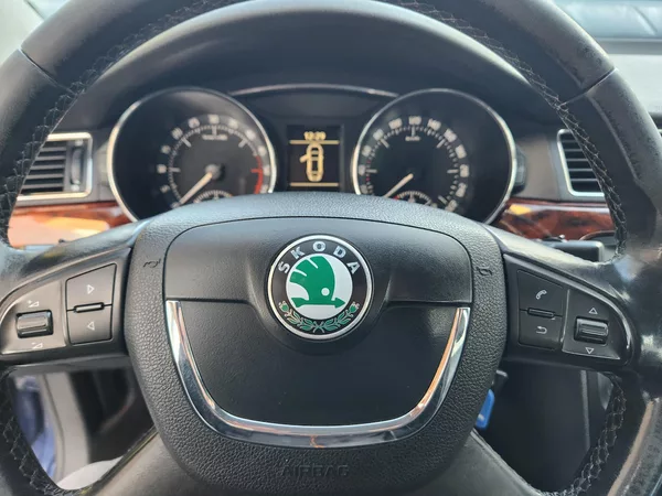 Škoda Superb 2.0-PRAV.SERVIS-TOP VÝBAVA - foto 36