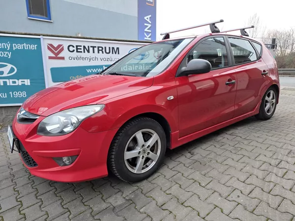 Hyundai i30 1.4-NÍZKÉ KM-TAŽNÉ-ALU - foto 6