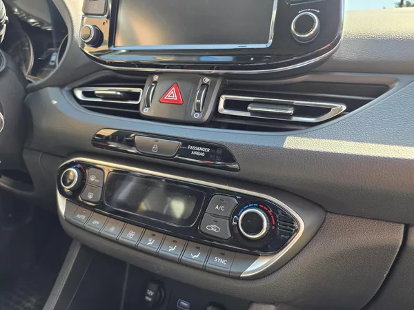 Hyundai i30 1.0-AUTOMAT-KAMERA-TEMPOMAT - foto 12