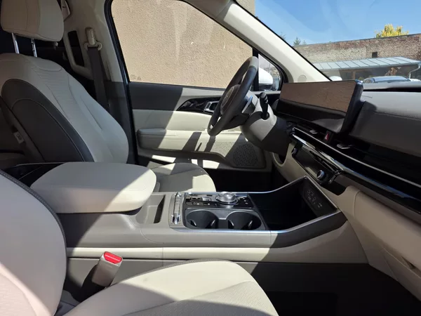 Kia Carnival 1.6-HEV-AUTOMAT-6+3MÍSTA - foto 25