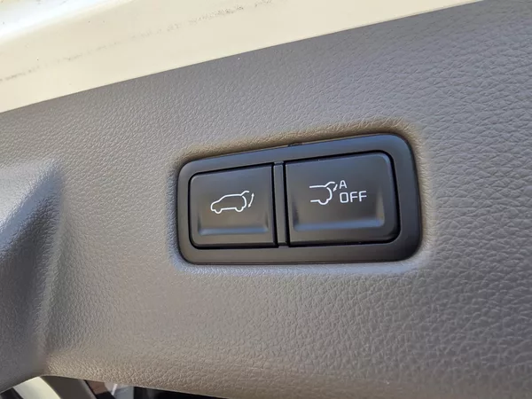 Kia Carnival 1.6-HEV-AUTOMAT-6+3MÍSTA - foto 26