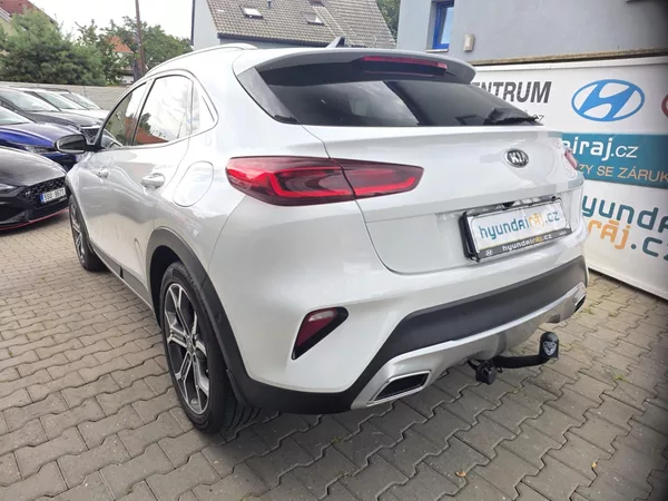 Kia XCeed 1.6-PLUG-IN HYBRID-1.MAJITEL - foto 10
