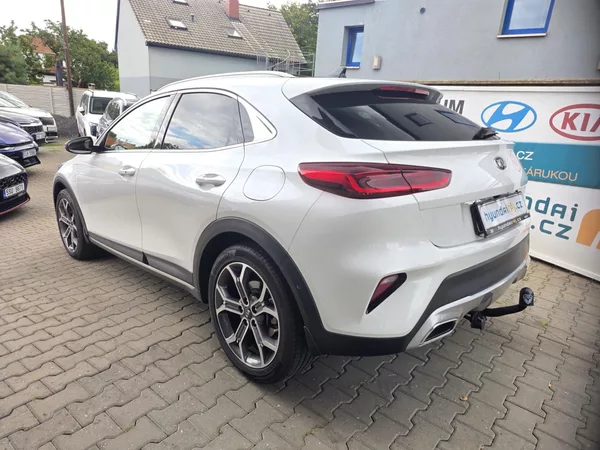 Kia XCeed 1.6-PLUG-IN HYBRID-1.MAJITEL - foto 11