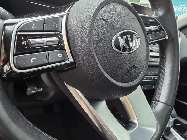 Kia XCeed 1.6-PLUG-IN HYBRID-1.MAJITEL - foto 15