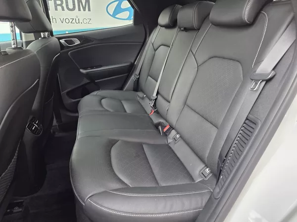 Kia XCeed 1.6-PLUG-IN HYBRID-1.MAJITEL - foto 16