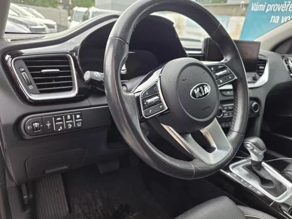 Kia XCeed 1.6-PLUG-IN HYBRID-1.MAJITEL - foto 17