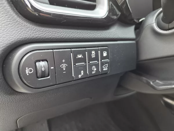 Kia XCeed 1.6-PLUG-IN HYBRID-1.MAJITEL - foto 19