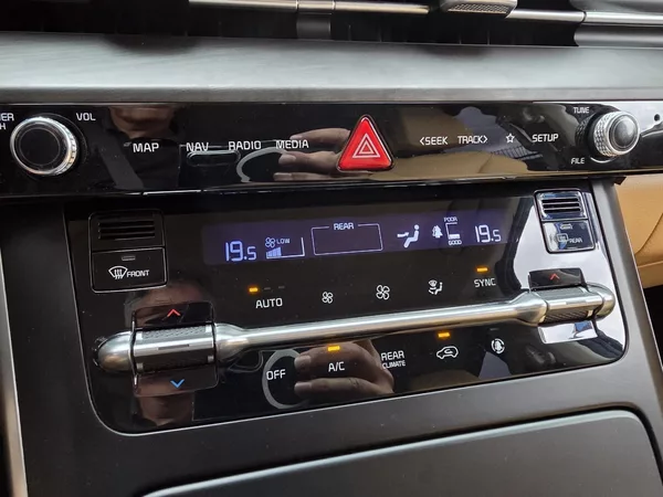 Kia Carnival 2.2-9 míst-SKLADEM - foto 19