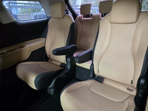 Kia Carnival 2.2-9 míst-SKLADEM - foto 41