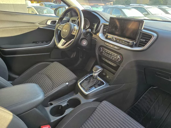 Kia Ceed 1.5-V ZÁRUCE-AUTOMAT - foto 27