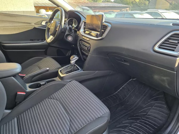 Kia Ceed 1.5-V ZÁRUCE-AUTOMAT - foto 28