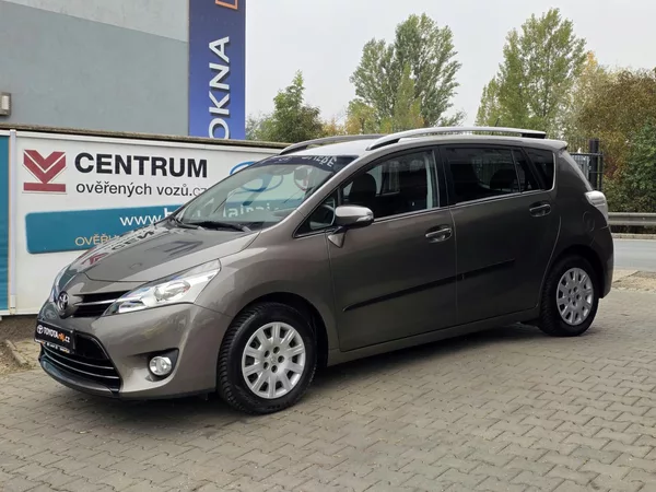 Toyota Verso 1.8-2+3SEDAD.NÍZKÉ KM-TOP STAV