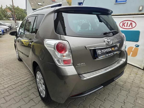 Toyota Verso 1.8-2+3SEDAD.NÍZKÉ KM-TOP STAV - foto 12