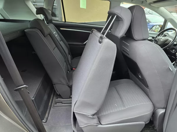 Toyota Verso 1.8-2+3SEDAD.NÍZKÉ KM-TOP STAV - foto 16