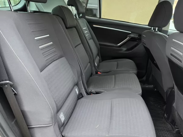 Toyota Verso 1.8-2+3SEDAD.NÍZKÉ KM-TOP STAV - foto 19