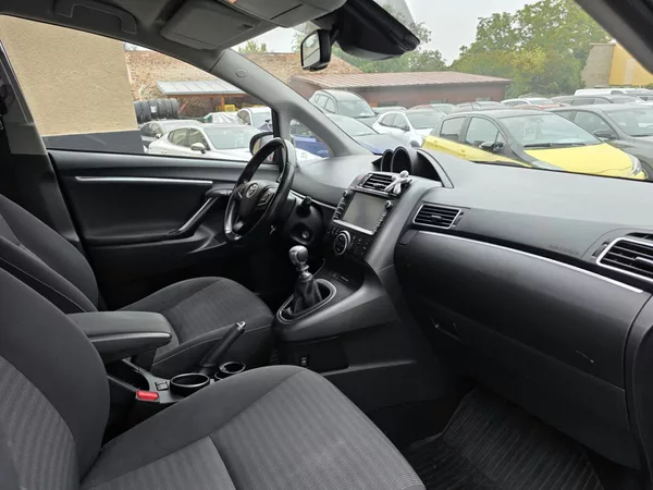 Toyota Verso 1.8-2+3SEDAD.NÍZKÉ KM-TOP STAV - foto 26