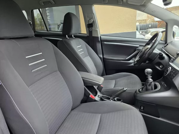 Toyota Verso 1.8-2+3SEDAD.NÍZKÉ KM-TOP STAV - foto 27
