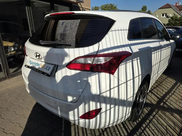 Hyundai i30 1.6-DPH-PĚKNÝ STAV-AUT.KLIMA - foto 11