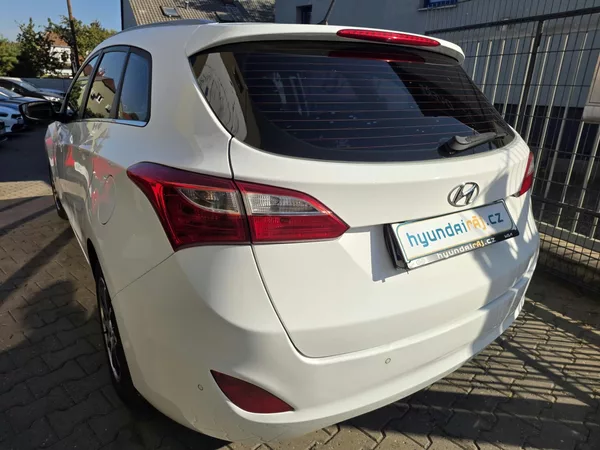 Hyundai i30 1.6-DPH-PĚKNÝ STAV-AUT.KLIMA - foto 13