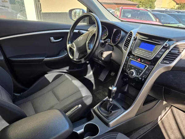Hyundai i30 1.6-DPH-PĚKNÝ STAV-AUT.KLIMA - foto 3