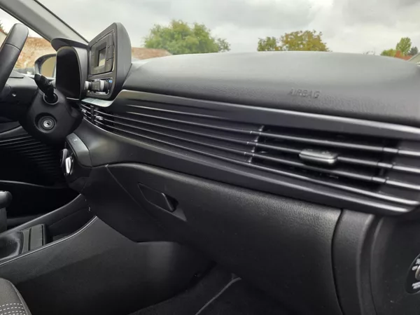 Hyundai Bayon 1.2-1.MAJ-V ZÁRUCE-KLIMA-62KW - foto 17