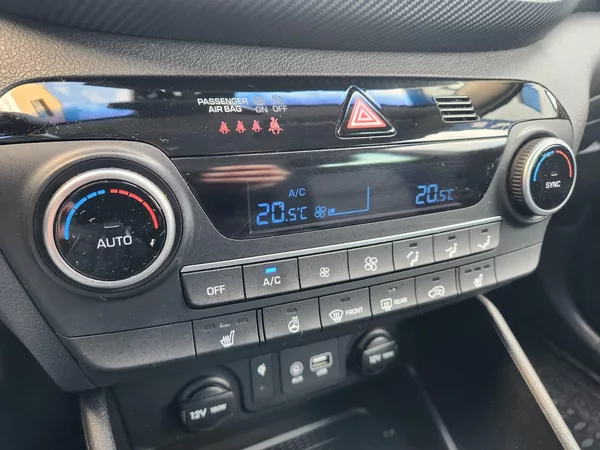 Hyundai Tucson 1.6-1.MAJITEL-TOP STAV-4x4 - foto 18