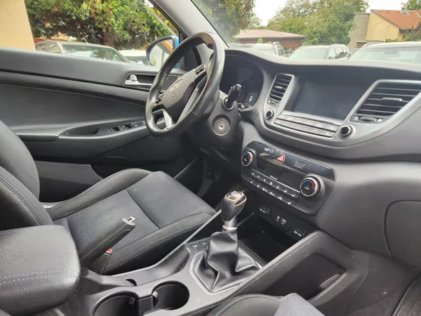 Hyundai Tucson 1.7-1.MAJ.-NAVI-KAMERA-TAŽNÉ - foto 3