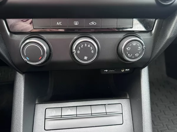 Škoda Octavia 1.2TSi ČR/TOP STAV/2xKOLA - foto 32