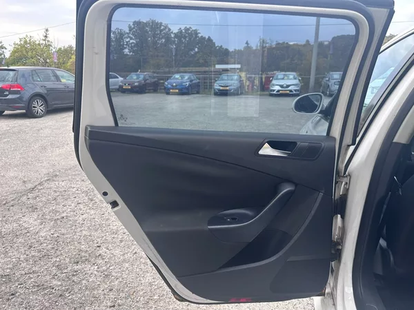 Volkswagen Passat 2.0TDi ČR/Rozvody/2*pneu/Tažné - foto 12
