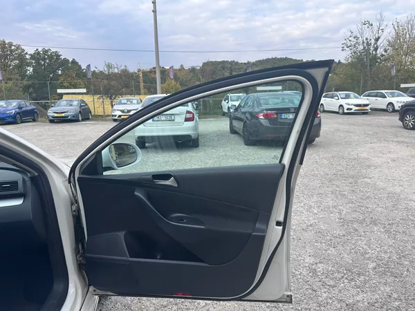 Volkswagen Passat 2.0TDi ČR/Rozvody/2*pneu/Tažné - foto 17
