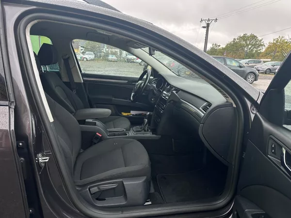 Škoda Superb 2.0TDi VýhřevSedadel/Serv.Knih - foto 19
