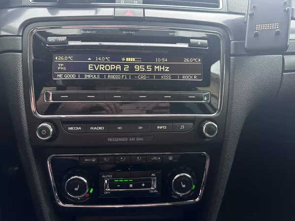 Škoda Superb 2.0TDi VýhřevSedadel/Serv.Knih - foto 23