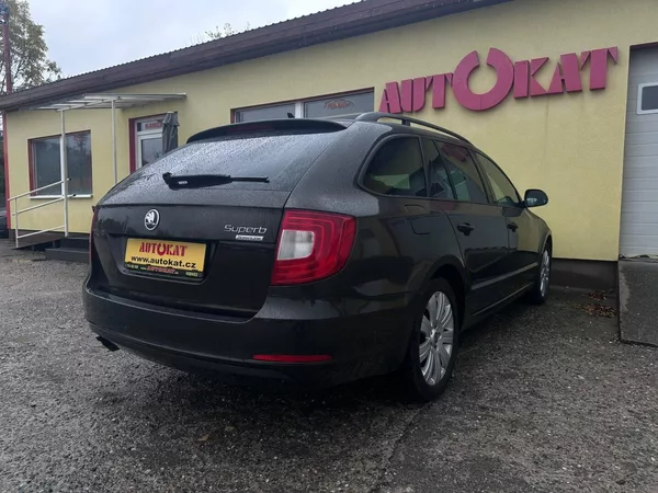 Škoda Superb 2.0TDi VýhřevSedadel/Serv.Knih - foto 3