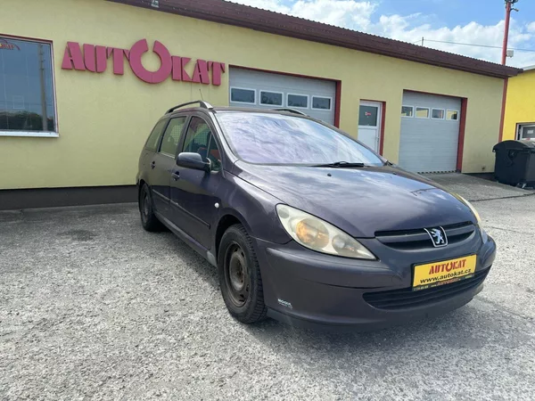 Peugeot 307 1.6i 80kw/2 sady pneu