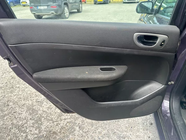 Peugeot 307 1.6i 80kw/2 sady pneu - foto 12