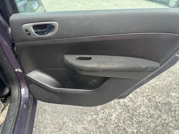 Peugeot 307 1.6i 80kw/2 sady pneu - foto 15