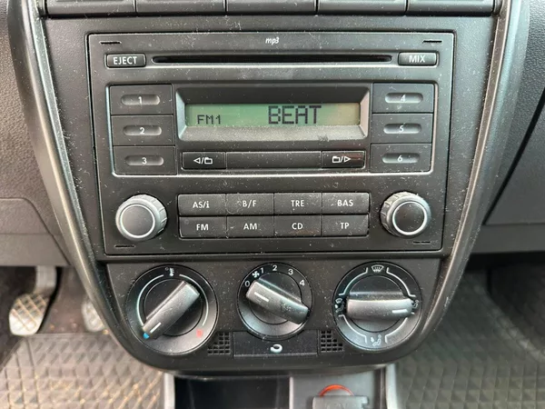 Volkswagen Fox 1.2i 40kW/ABS - foto 18
