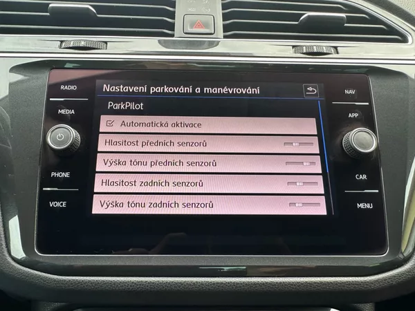 Volkswagen Tiguan 2.0 TDI 110kW/4x4/DSG/Navi - foto 34