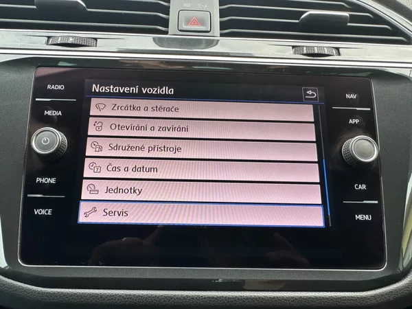 Volkswagen Tiguan 2.0 TDI 110kW/4x4/DSG/Navi - foto 35
