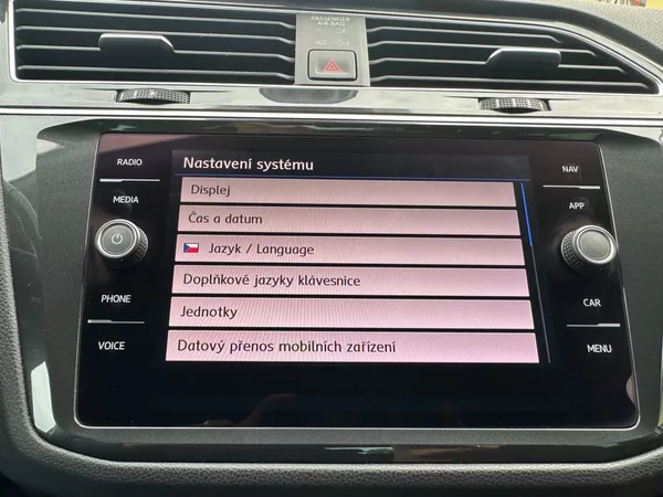 Volkswagen Tiguan 2.0 TDI 110kW/4x4/DSG/Navi - foto 38
