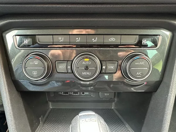 Volkswagen Tiguan 2.0 TDI 110kW/4x4/DSG/Navi - foto 43