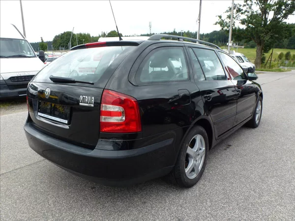 Škoda Octavia 1,9 TDI Black Edition Eleganc - foto 10