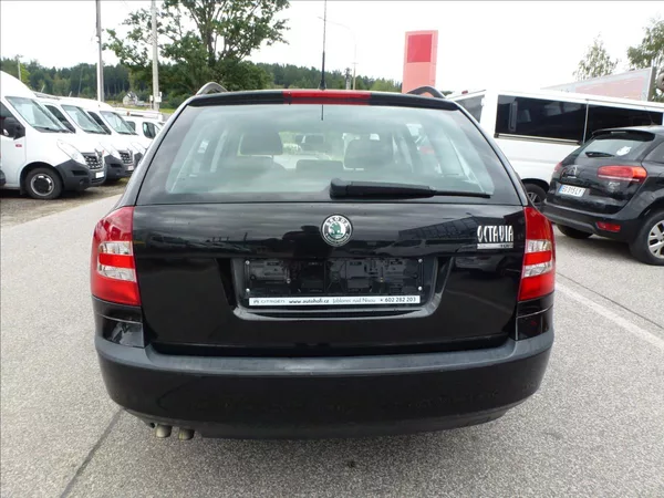 Škoda Octavia 1,9 TDI Black Edition Eleganc - foto 11